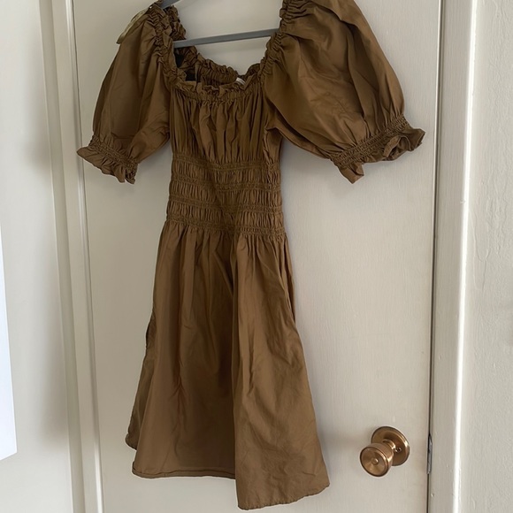 Levi's Dresses & Skirts - Women’s puff sleeve dress with pockets. Like new, worn once.